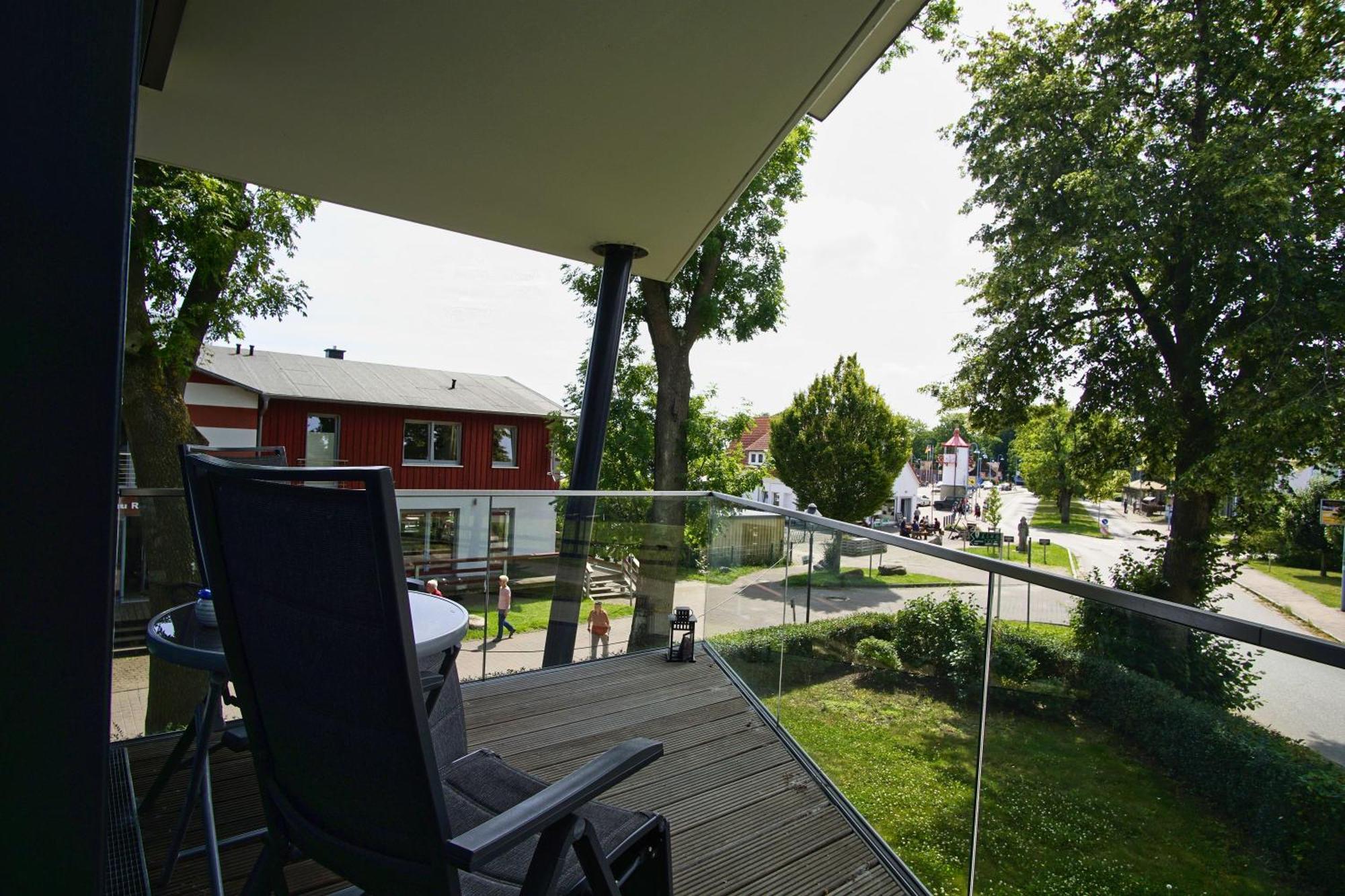 Haus Hafenkieker Fewo 08 - Balkon, Hafenblick Путбус Екстериор снимка