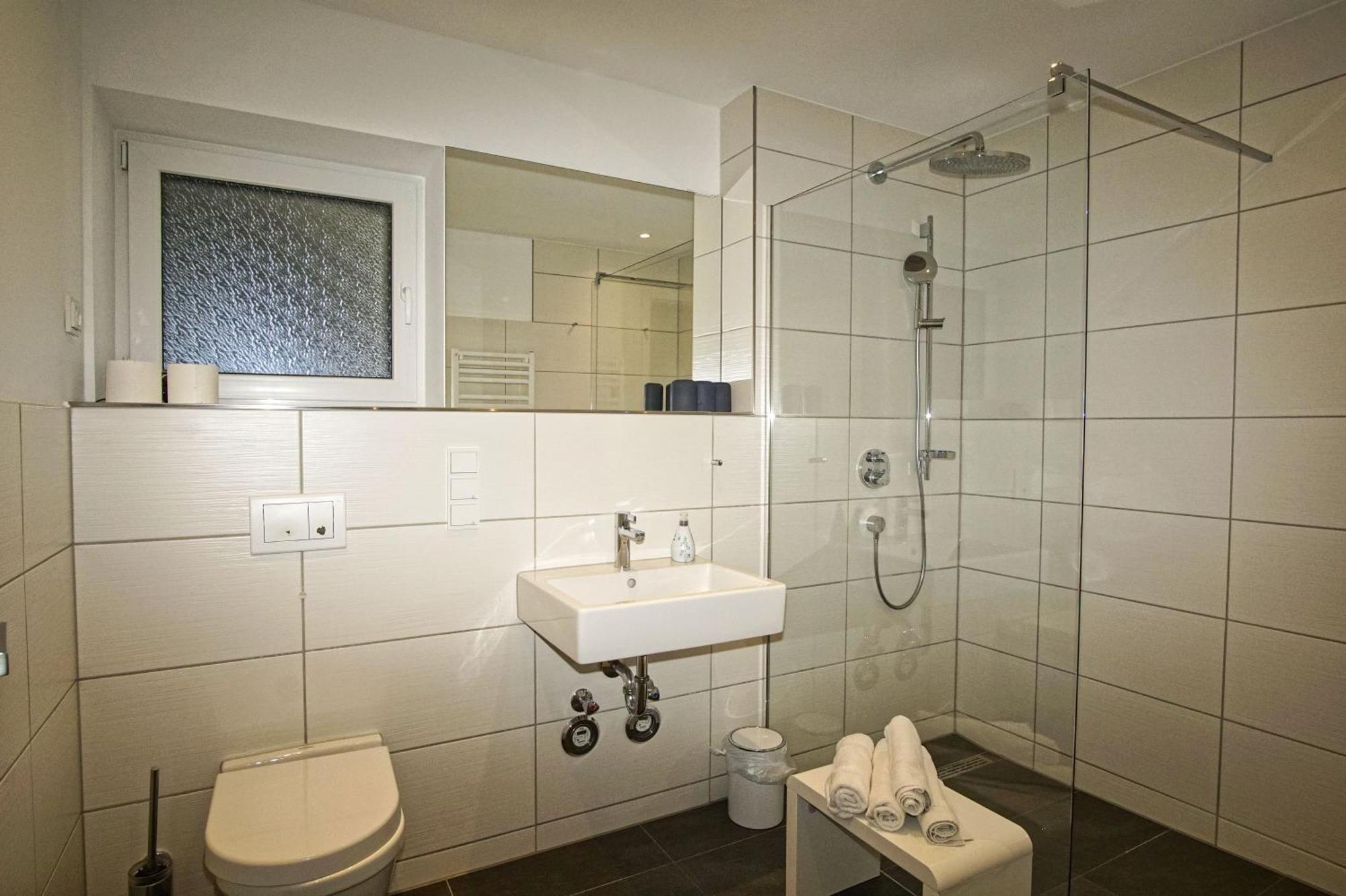 Haus Hafenkieker Fewo 08 - Balkon, Hafenblick Путбус Екстериор снимка