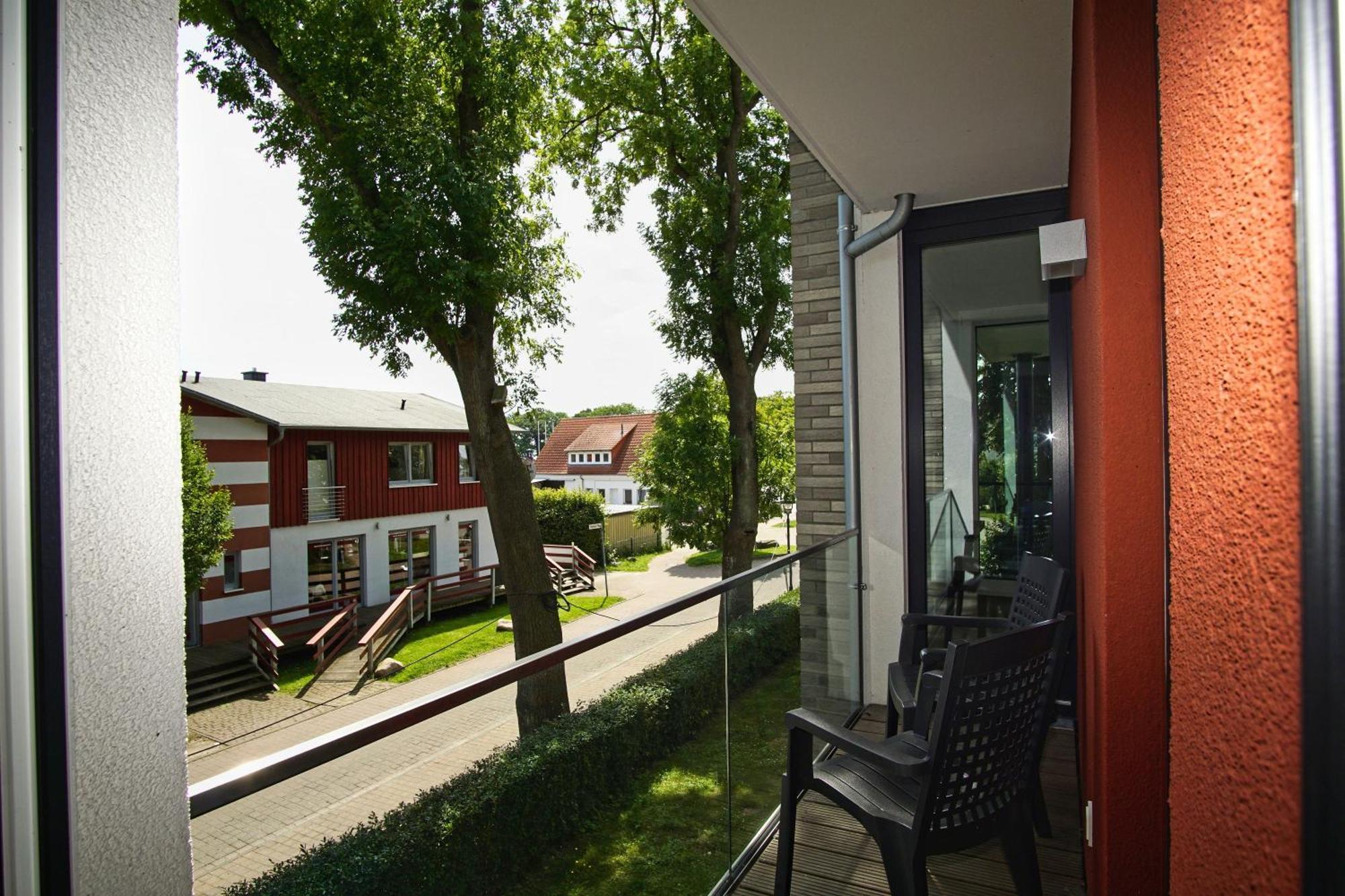 Haus Hafenkieker Fewo 08 - Balkon, Hafenblick Путбус Екстериор снимка